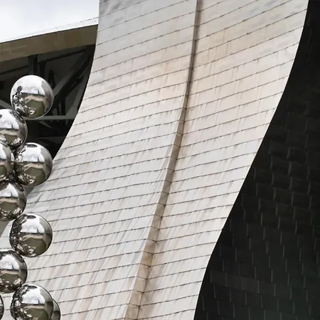 Funcional Y Elegante En El Centro Junto Guggenheim By Urban Hosts * Bilbau